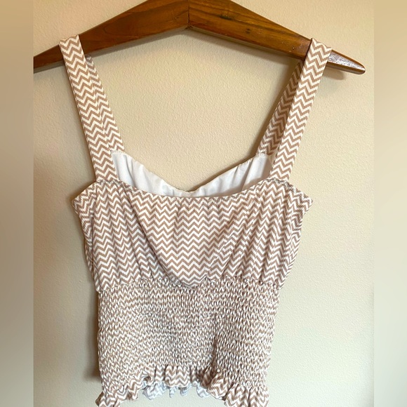 Sleeveless Summer Top - Picture 2 of 3